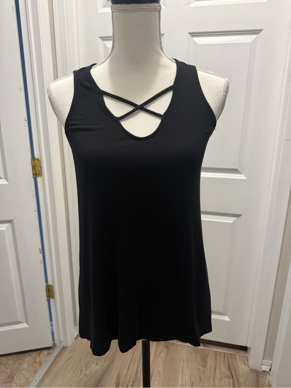 Old Navy Black Crisscross Front Tank Top - Women XS